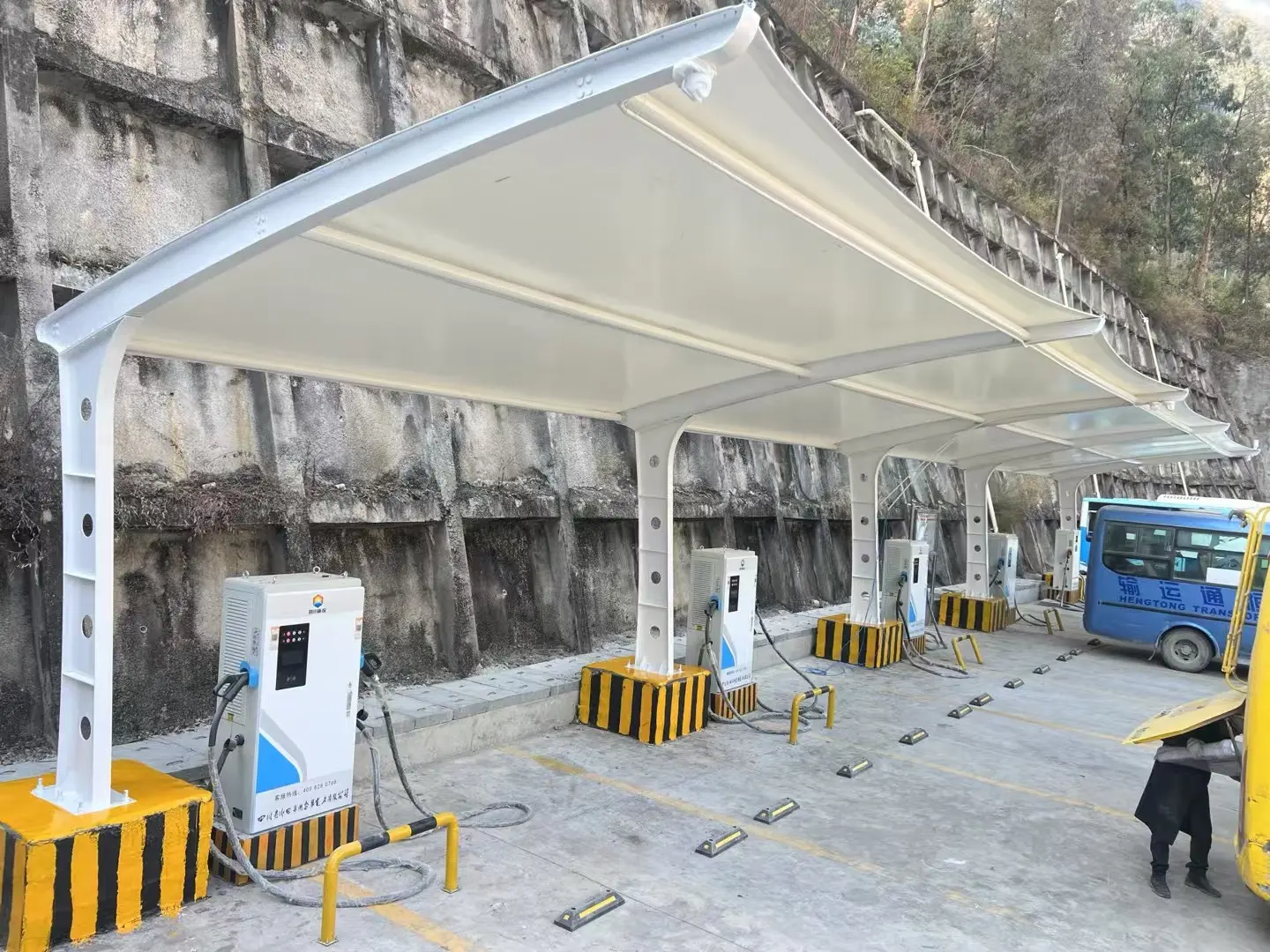 贵州三都园区停车棚采购:为什么“省”在前面的钱,最后都花在了后面?