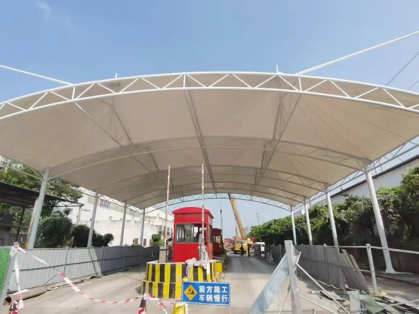 【贵州三都雨棚】怎么选择【源头工厂】：解决雨棚建造盲目选择的选型标准